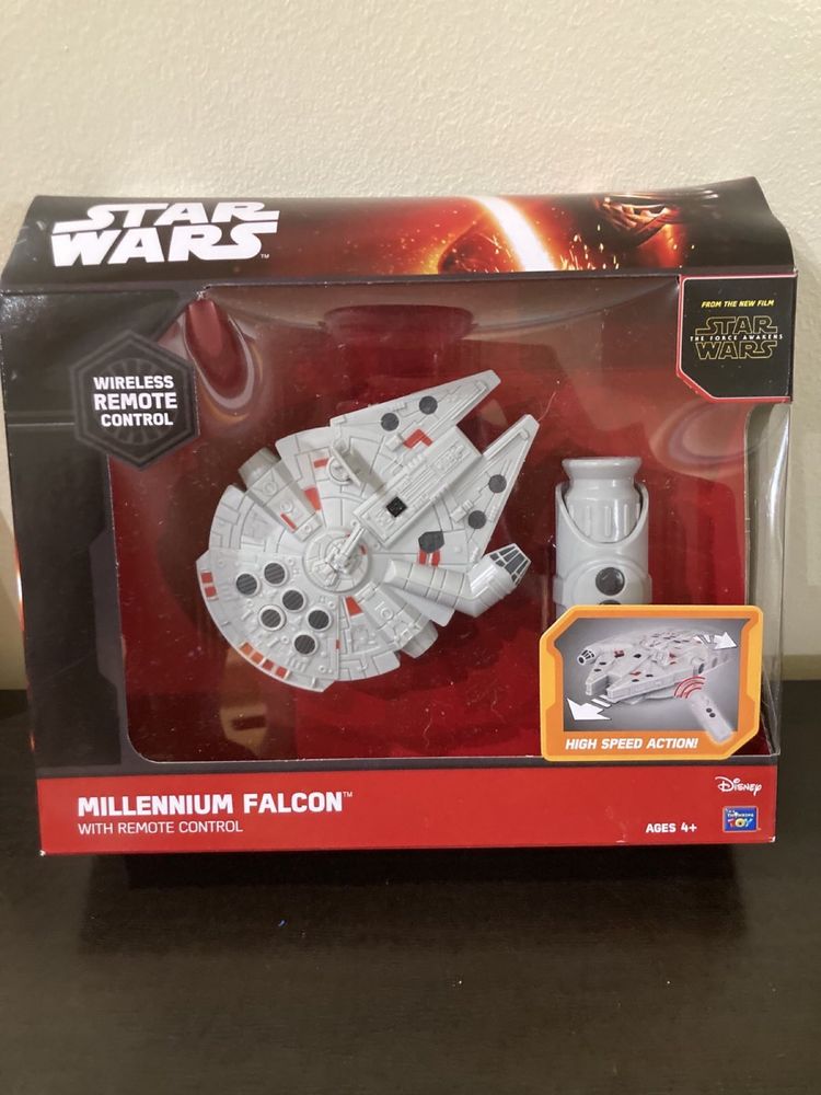 Играчка с дистанционно+фигурки+чаша-Star Wars Millennium Falcon-Нова