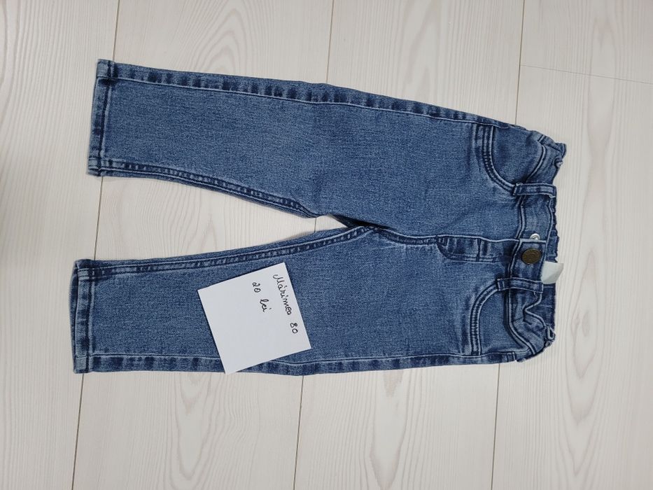 Vand haine mărimea 80,preț pe bucata
Nu asigur transport