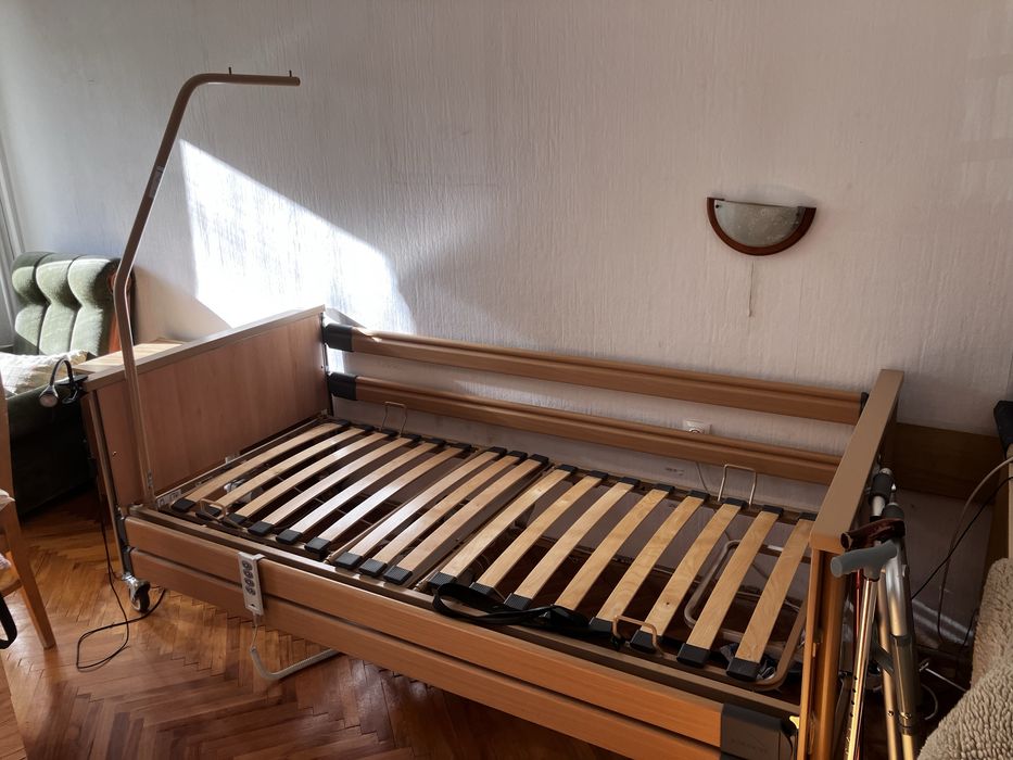 Електрическо болнично легло