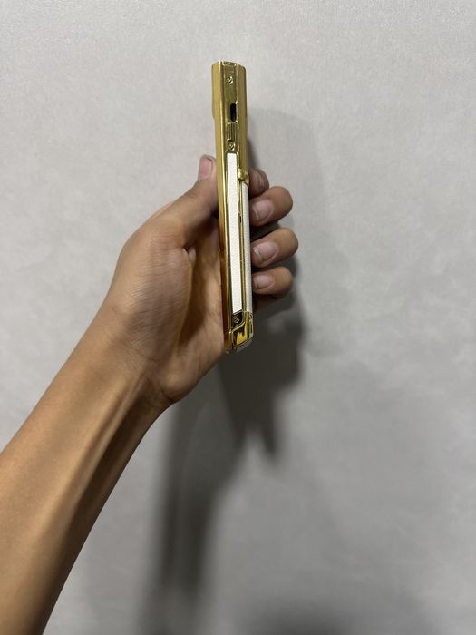 Vertu telefon sotiladi