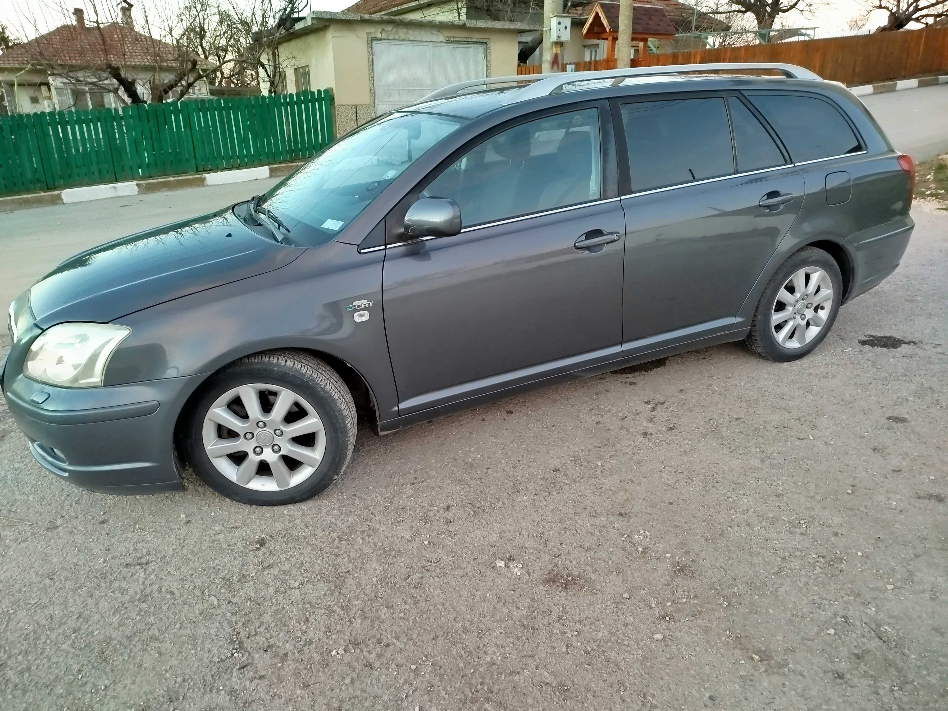 Продава сеТойота авенсис.