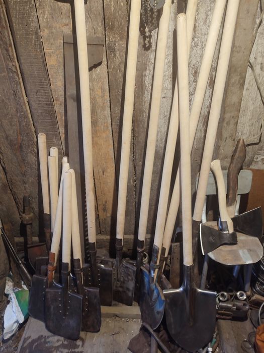 Лопаты топоры самовар инструменты Углекислый газ баллон