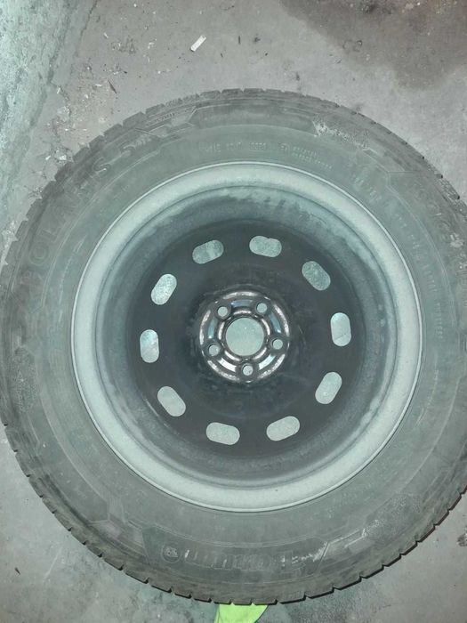 Зимни гуми 195/65/R15.                 4 бр-120 лв.