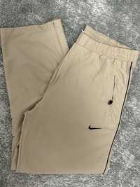 Vând pantaloni Nike Cargo