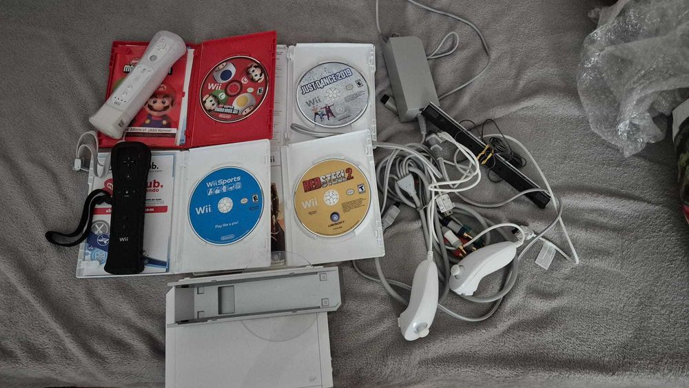 Nintendo Wii RVL-001 Gaming Console *Plays Gamecube Games* Pre-owned