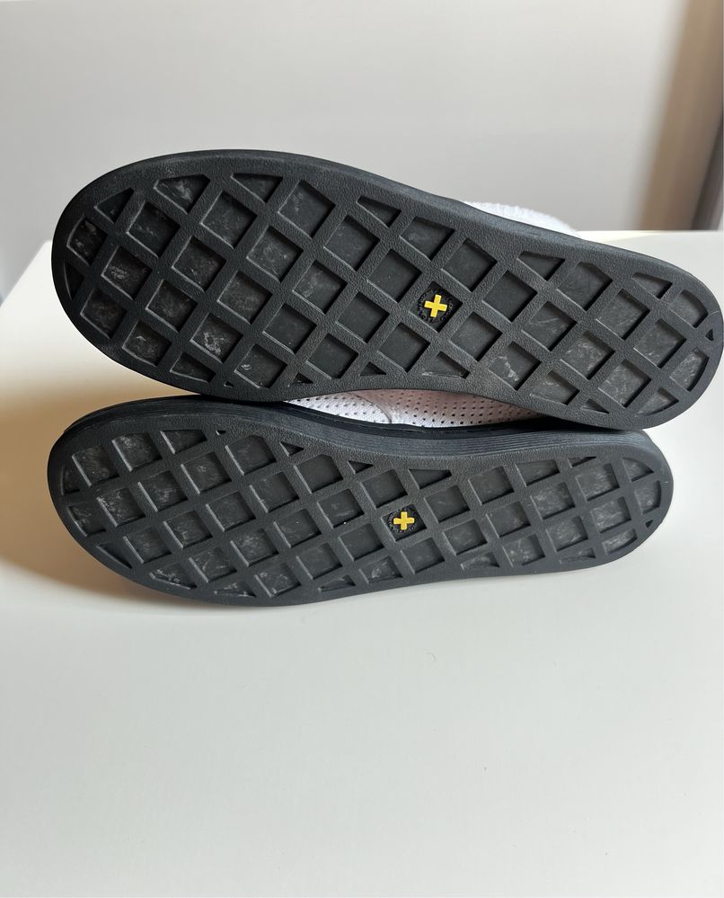 Dr. Martens кецове