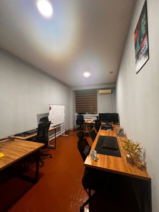 Кабинет 25 м2 с мебелью