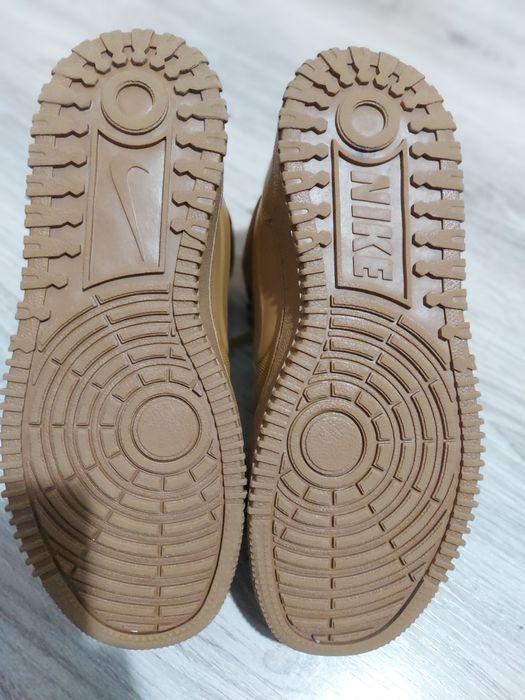Adidasi nike  (path mif winter maro caramel 9.5)