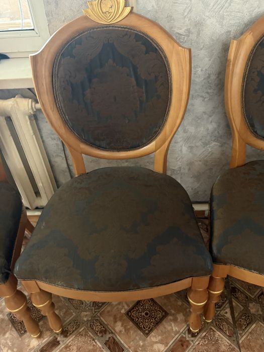 Продам стулья. Натуральное дерово. Произвдство Италия.