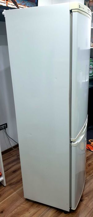 Combina Frigorifica LG Total No Frost Multi Air Flow 303 L