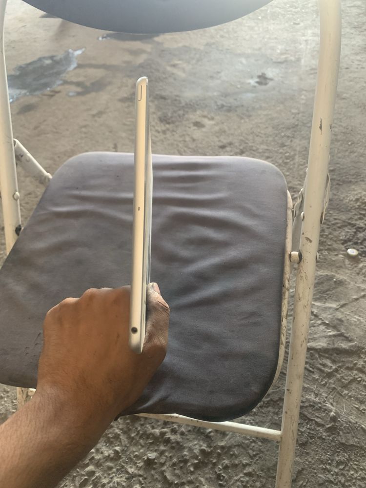 Ipad air 2 sotiladi batare