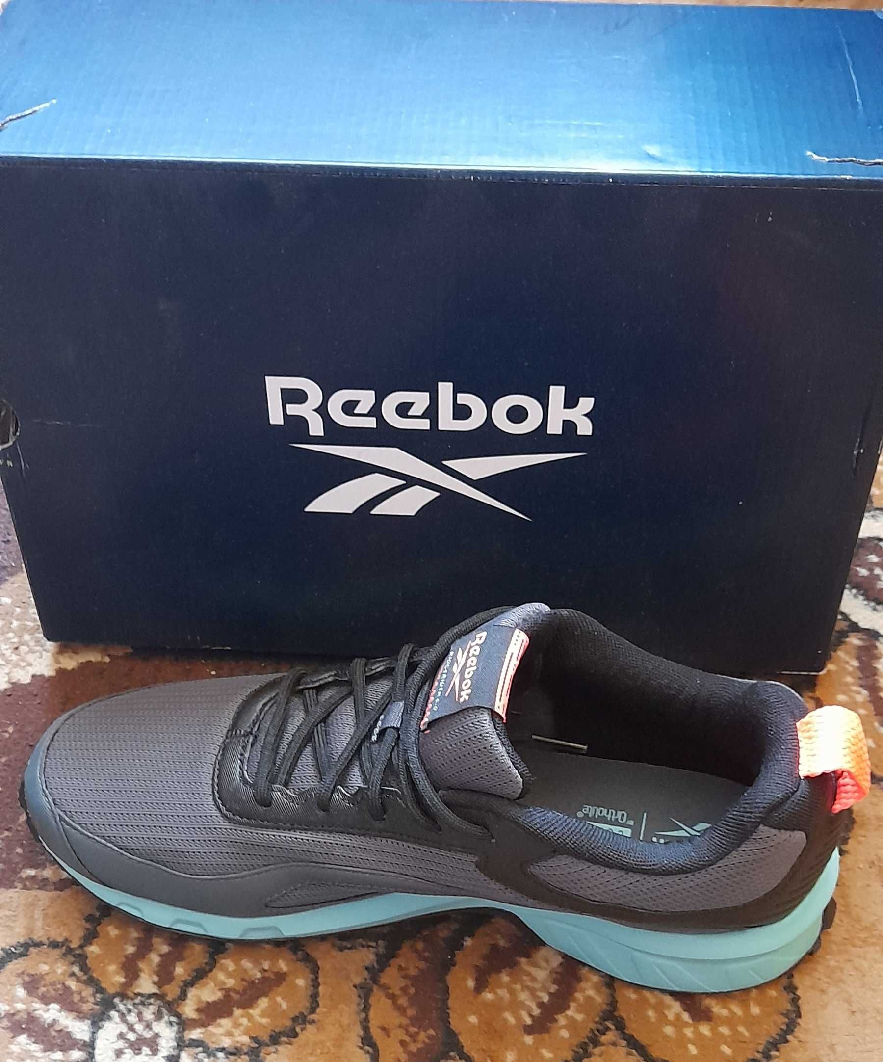 Продавам нови мъжки маратонки Reebok