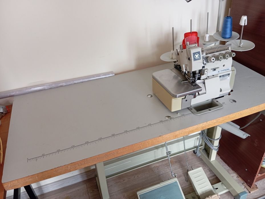 Срочно продам оверлок тупикал 5 нитка в идеальном состоянии ка.