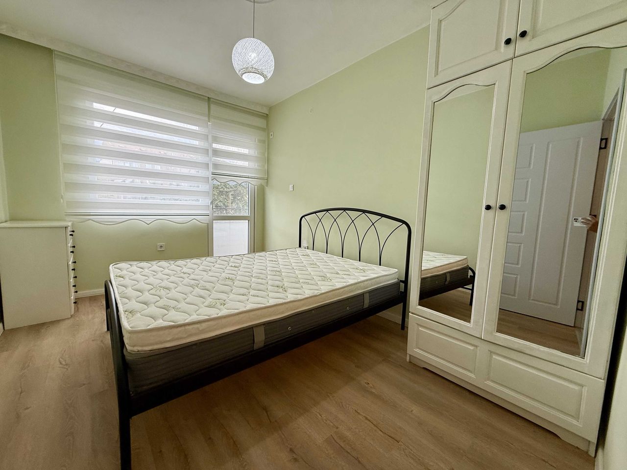 Дава се под наем Тристаен апартамент в Асеновград - 110 кв.м за 510 € - Снимка #13