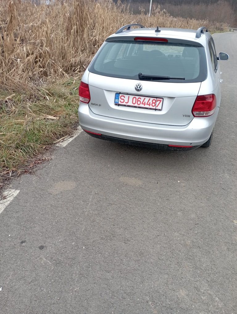 Vând sau schimb golf 5