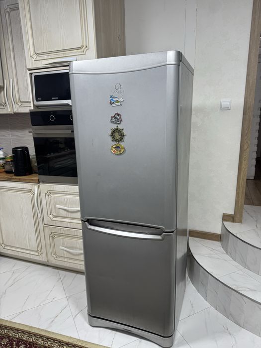 Холодильник Indesit