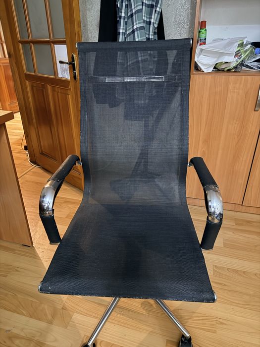 Офисное кресло сетка б/у 2 шт.