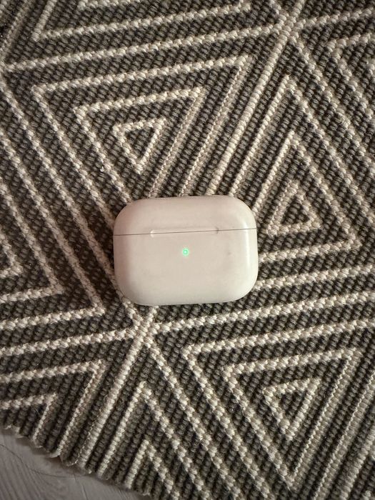 Само кутия на Airpods 2 Pro