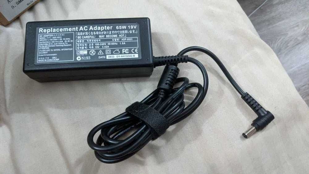 Зарядка для ноутбуков Асус 65W - новая