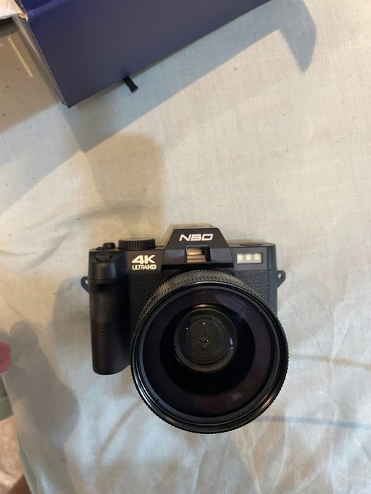 Vand un aparatul de foto este pret 1.000 de lei