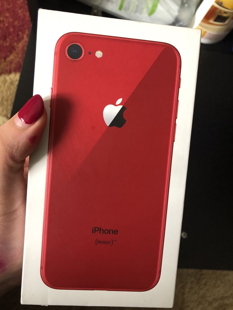 Айфон 8 красный цвет