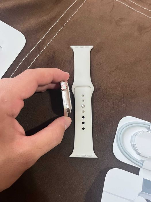 Apple Watch SE (Gen 2) 40mm Starlight Al Star