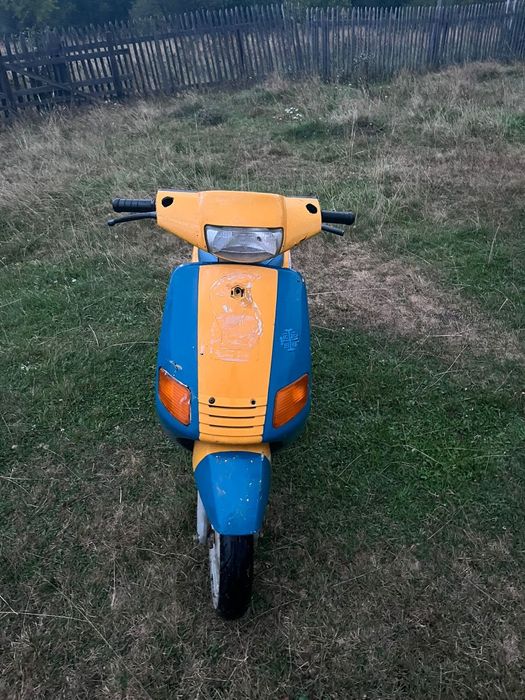 Vând scuter piaggio zip
