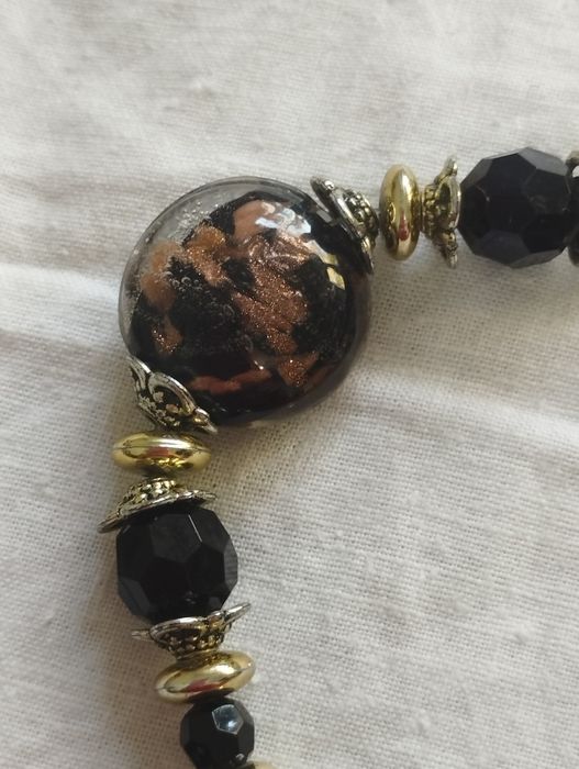 Продам бусы разные