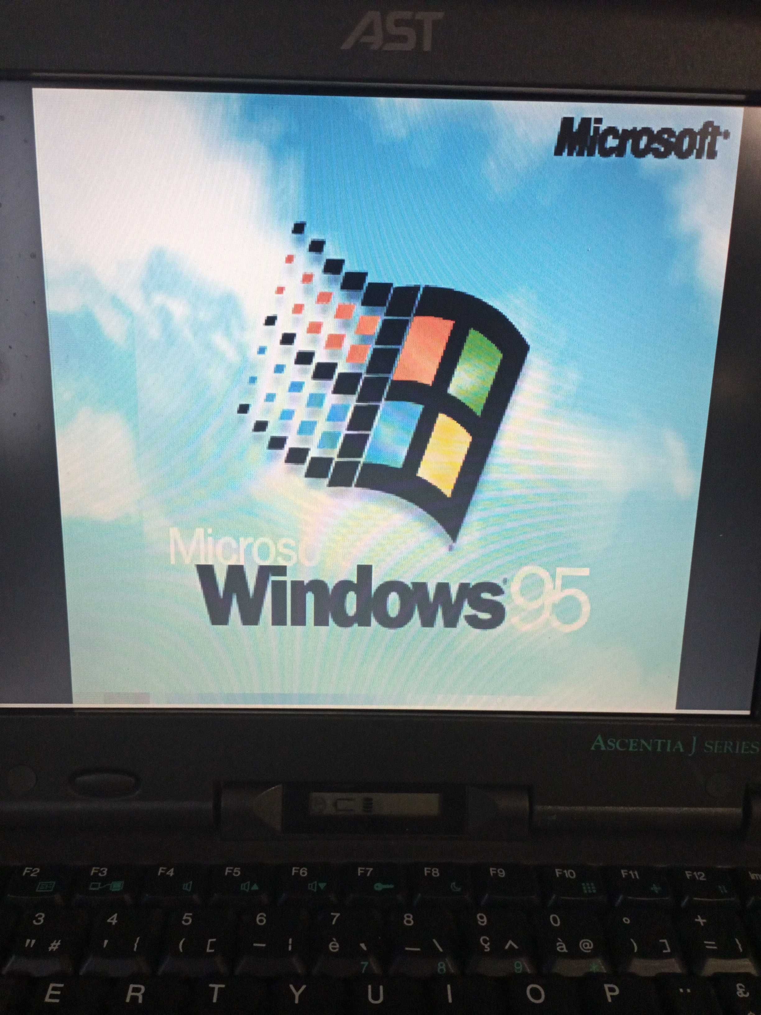Ретро лаптоп AST Ascentia J, win95