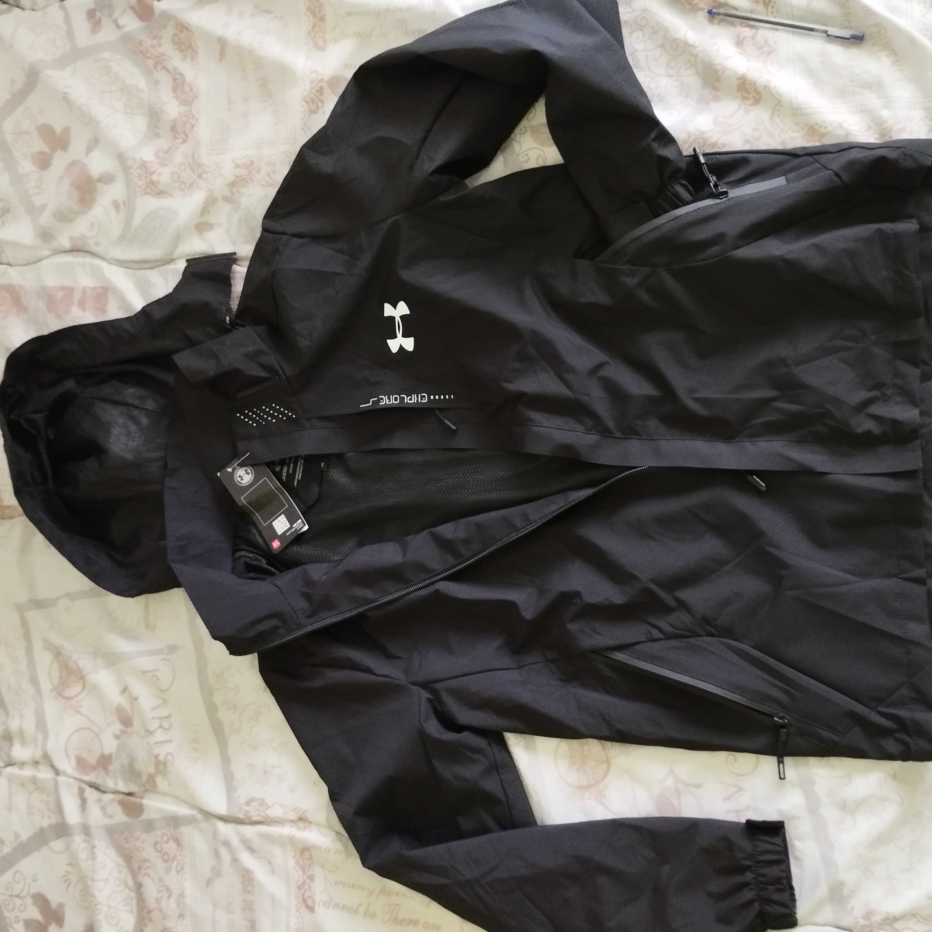 Ветровка Under armour,размер М. Цена 74.90 лв.