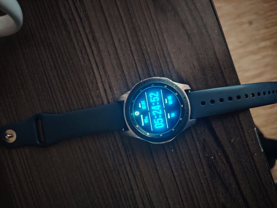 Продам смарт-часы Samsung Galaxy Watch R-800