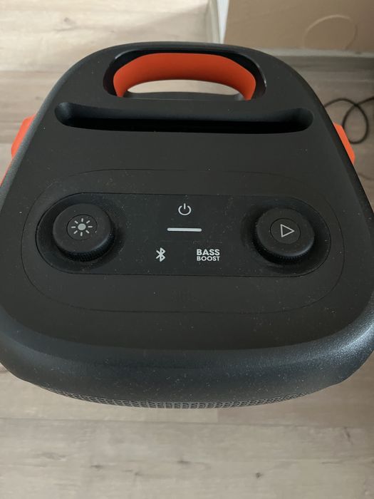 Vand boxa jbl party box 110