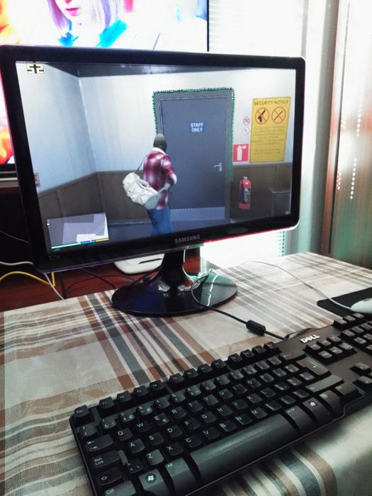 Компютър и монитор