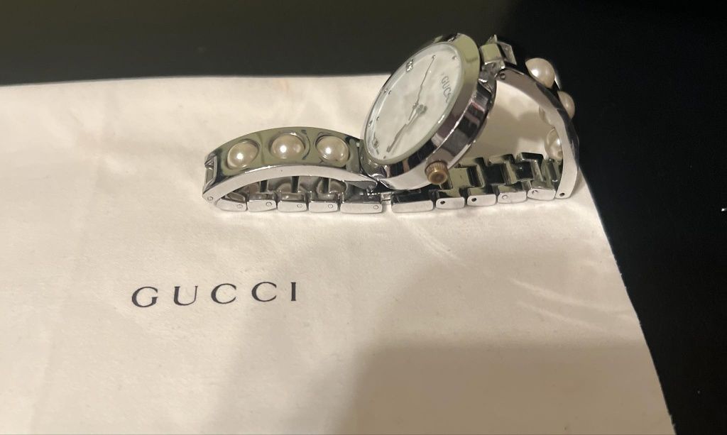 Ceas Gucci pentru damă.
