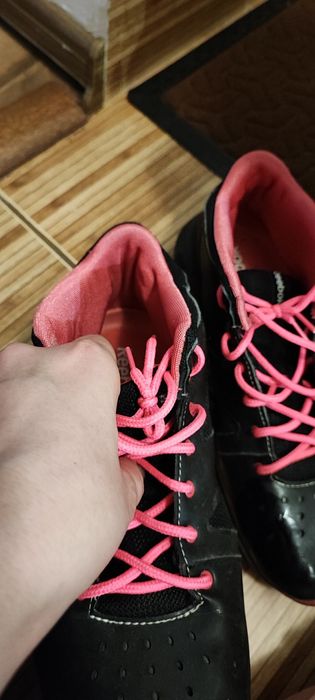 Vând adidași tip gheata Reebok măsură 38,5 interior tălpic 25 cm