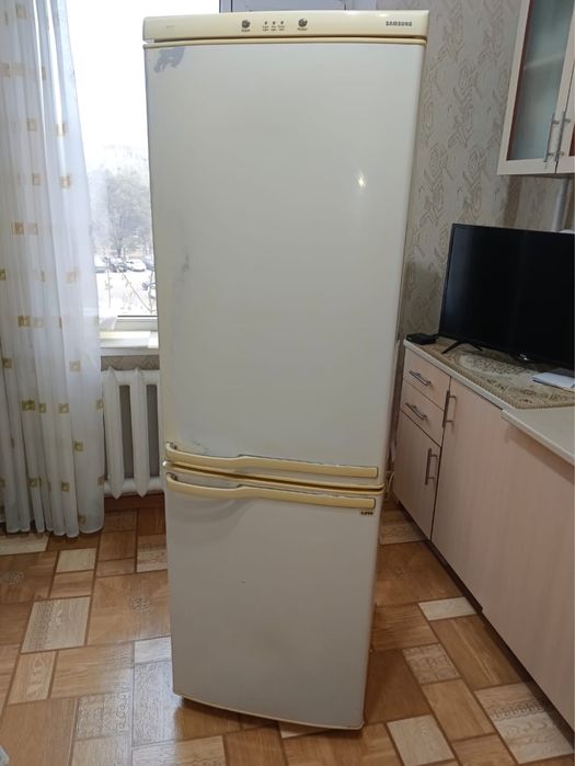 продам холодильник в рабочем состоянии ! БУ