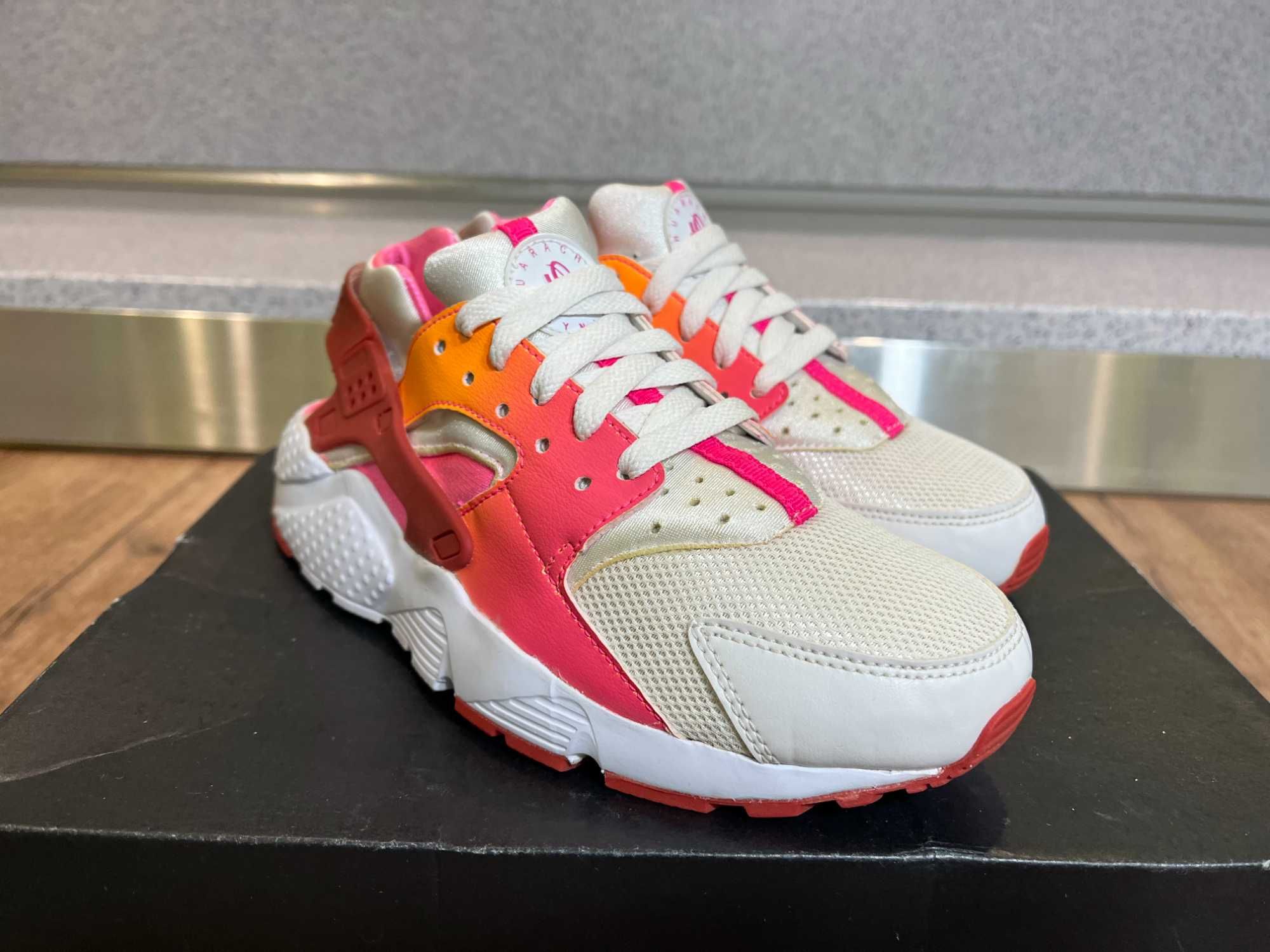 ОРИГИНАЛНИ *** Nike Huarache Run / "Vivid Pink"