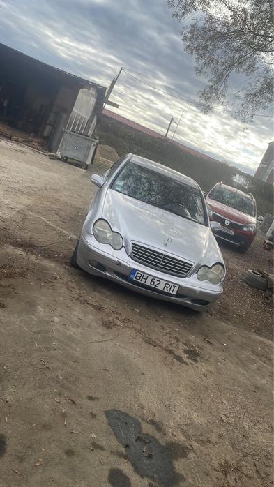 Vand Mercedes C180 an 2002 vand intreg pentru dezmembrari