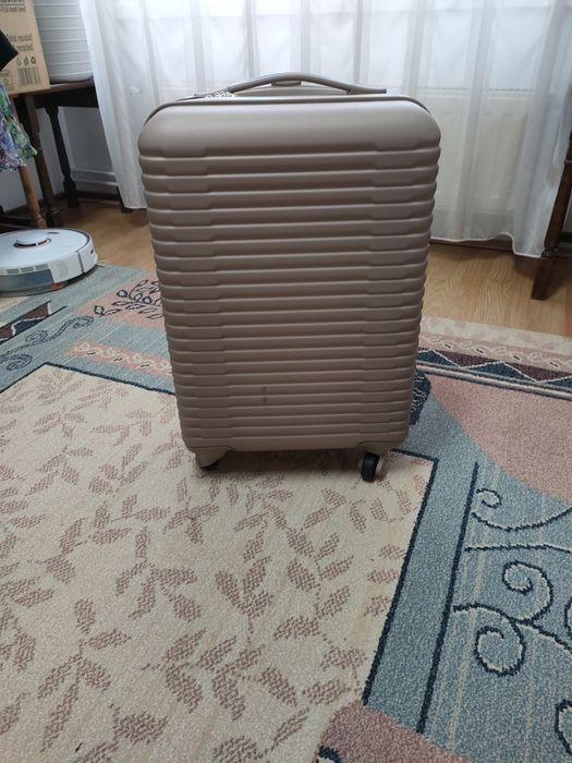 Vând troller / bagaj, folosit o singura dată, excelent și pentru avion