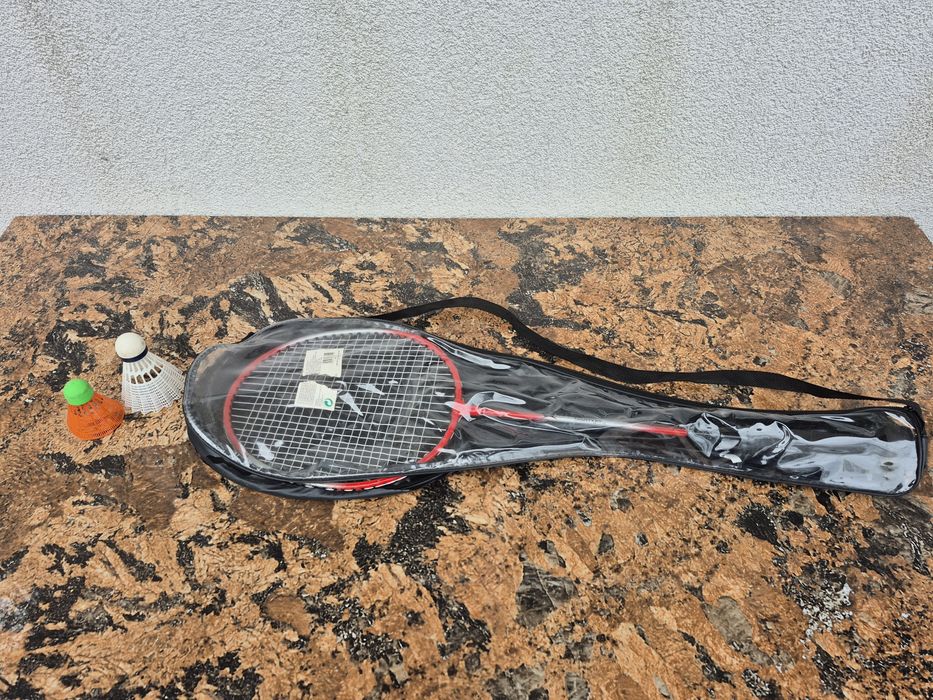 Vând Paleta badminton în stare bună(uzata),originala Disponibila 1