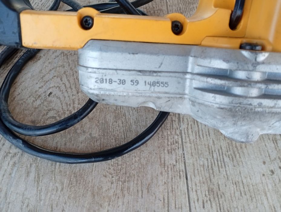 Aligator dewalt pentru BCA
