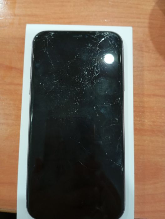 Продам  айфон 11