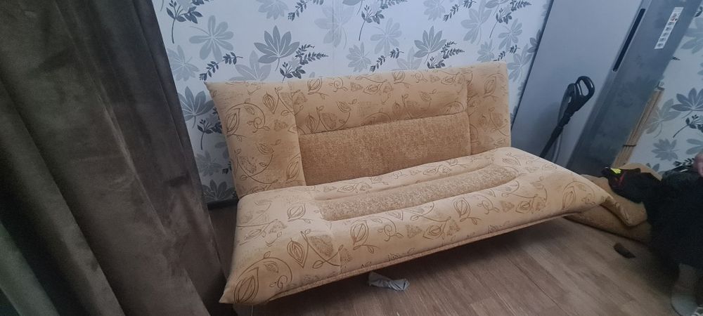 Отдам даром диван с креслом и уголок