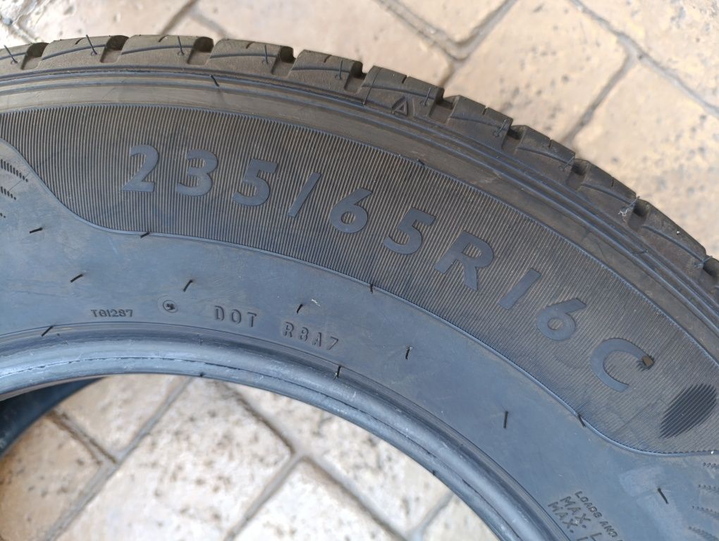 Гуми за Микробус 235/65/16 С Dunlop 9мм.