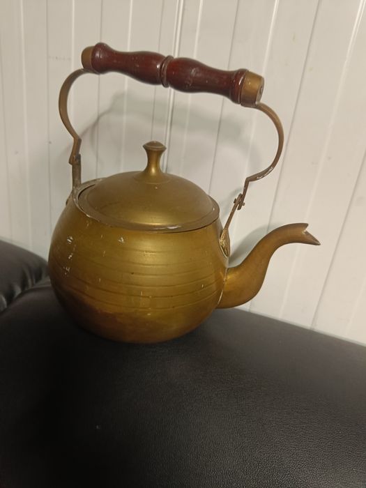 Голям меден чайник