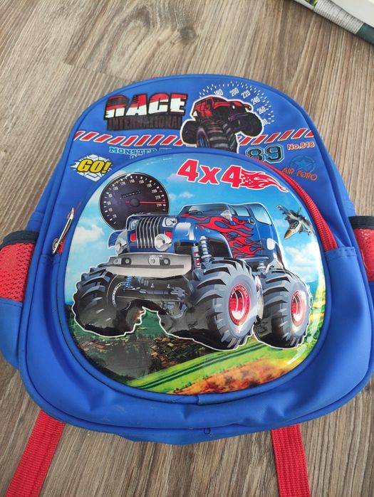 .Рюкзак детям для садикаика