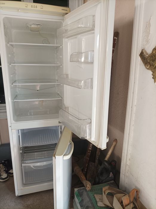 Продается холодильник Samsung