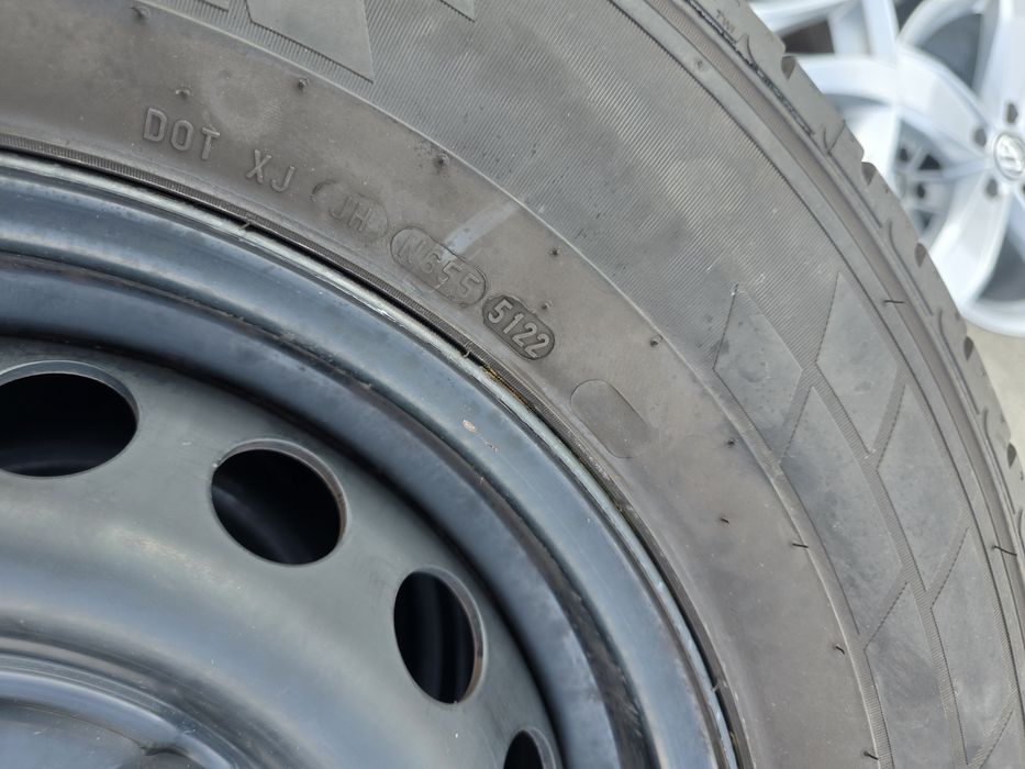 2 Броя Бусови 235/65/16C Pirelli 9mm 22dot