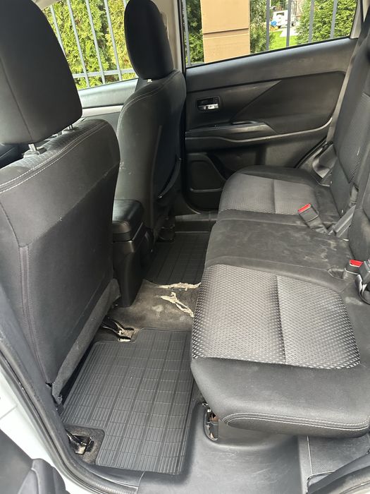 Mitubishi Outlander 4x4 2016 cu 7 locuri