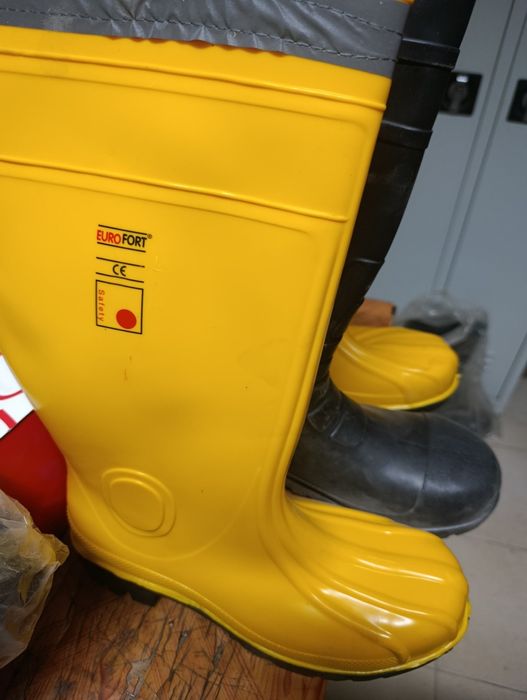 Гумени ботуши с бомбе